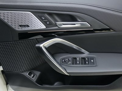 2025 BMW IX2 — миниатюра 34