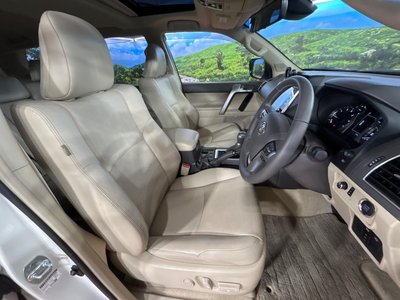 TOYOTA LAND CRUISER PRADO - 8