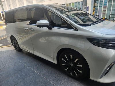 2024 Toyota ALPHARD — фото 3