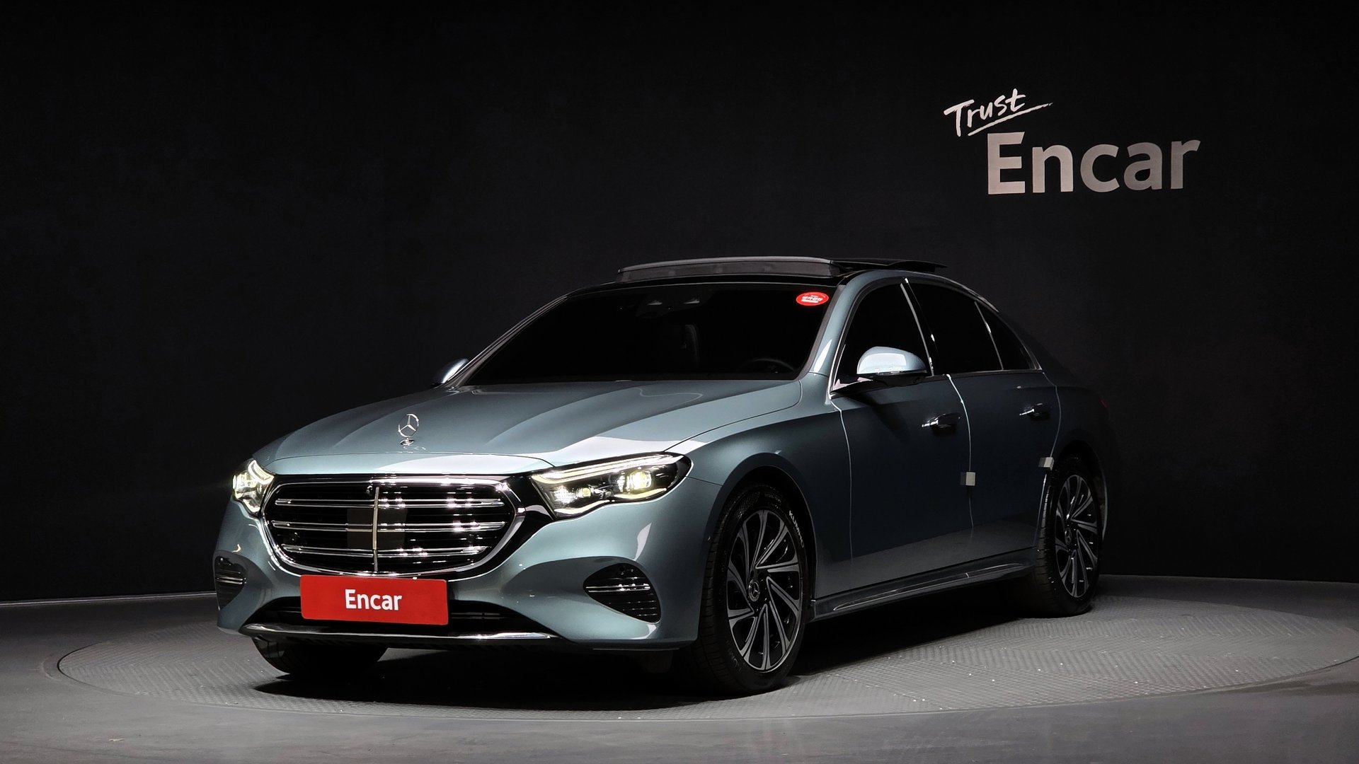 MERCEDES-BENZ E-CLASS - View 1