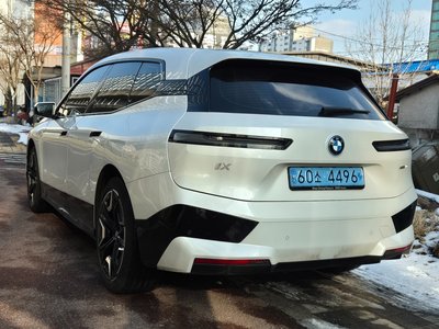 BMW IX - 2