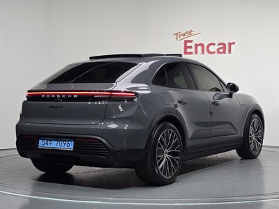 2025 Porsche MACAN 照片 2