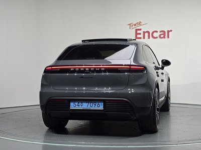 2025 Porsche MACAN 照片 4