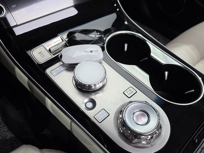 2024 Genesis GV70 — миниатюра 12