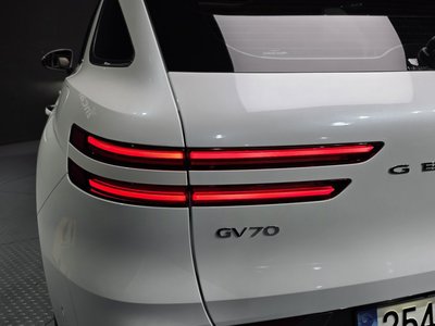 صورة 10 لـ 2024 Genesis GV70