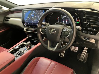 صورة 4 لـ 2023 Lexus RX