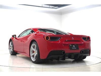 FERRARI 488 - 8