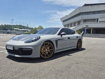 PORSCHE PANAMERA - 1