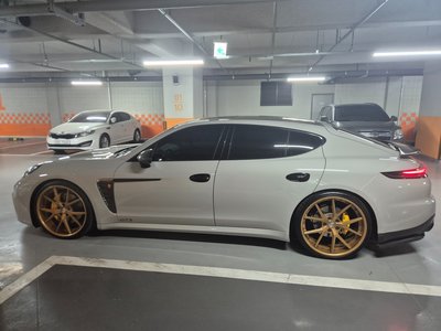 PORSCHE PANAMERA - 10