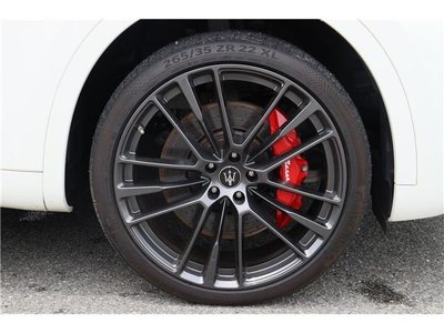 2023 Maserati LEVANTE photo 4