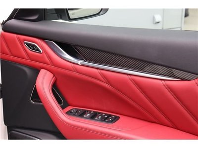 2023 Maserati LEVANTE photo 5
