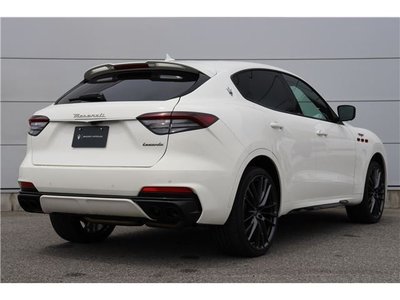 2023 Maserati LEVANTE photo 2