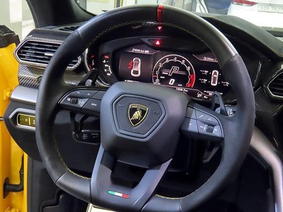 LAMBORGHINI URUS - 8