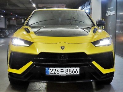 LAMBORGHINI URUS - 4