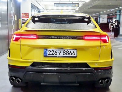 LAMBORGHINI URUS - 6