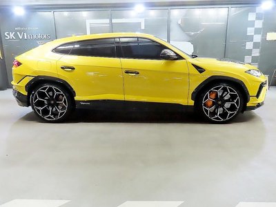 LAMBORGHINI URUS - 2