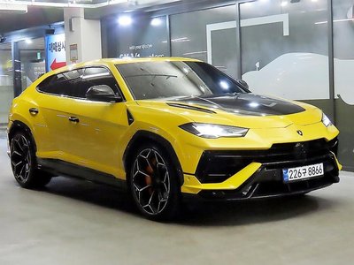 LAMBORGHINI URUS - 1