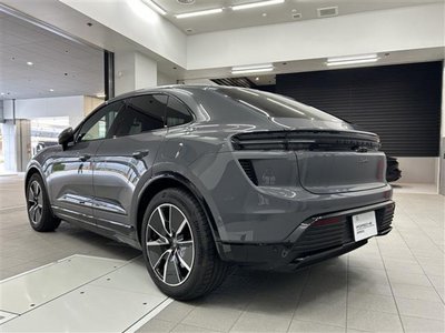 PORSCHE MACAN - 3
