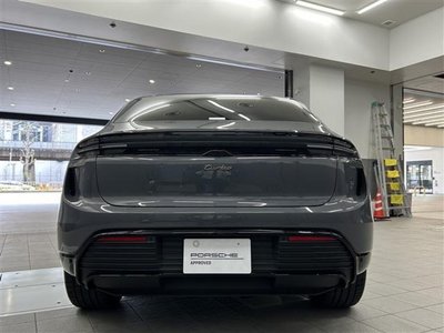 PORSCHE MACAN - 4