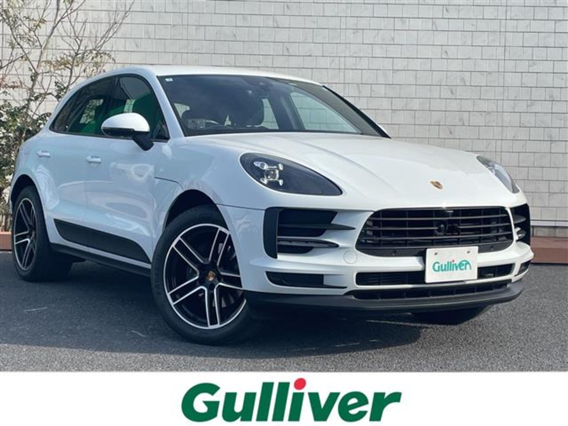 PORSCHE MACAN - View 1