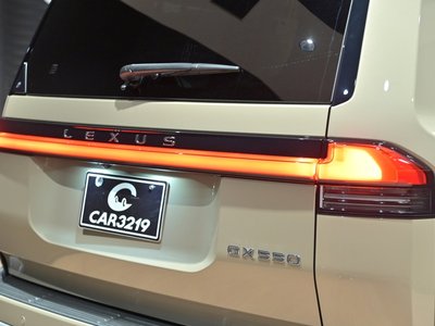 2025 Lexus GX thumbnail 30