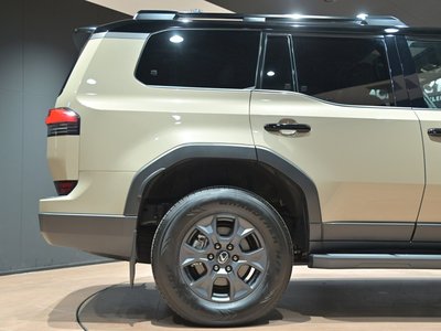 2025 Lexus GX thumbnail 27