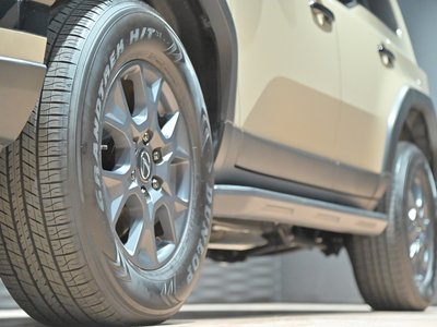 2025 Lexus GX thumbnail 15