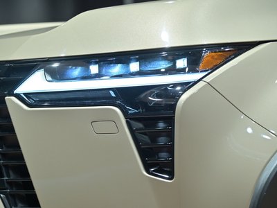 2025 Lexus GX thumbnail 28