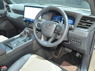 2025 Lexus GX thumbnail 17