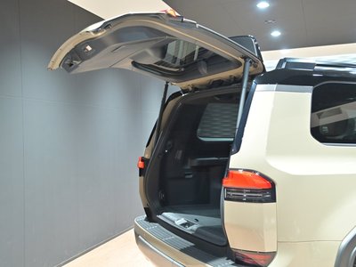 2025 Lexus GX thumbnail 35