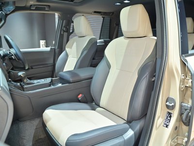 2025 Lexus GX thumbnail 18