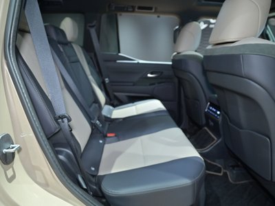 2025 Lexus GX thumbnail 20