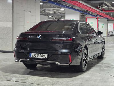 2022 BMW 7 SERIES photo 3