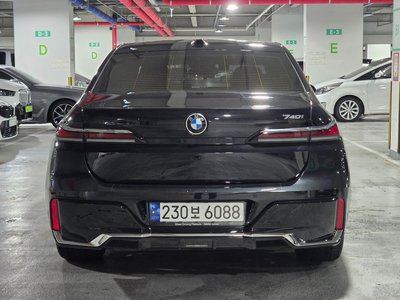 2022 BMW 7 SERIES photo 2