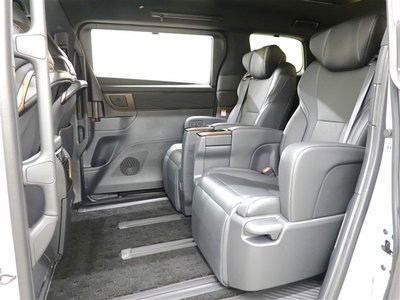 2025 Toyota ALPHARD — миниатюра 12