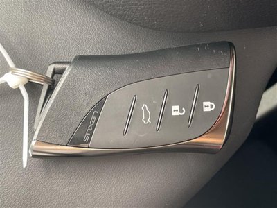 صورة 8 لـ 2024 Lexus ES