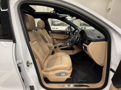 PORSCHE MACAN - 9