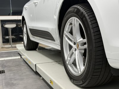 PORSCHE MACAN - 8