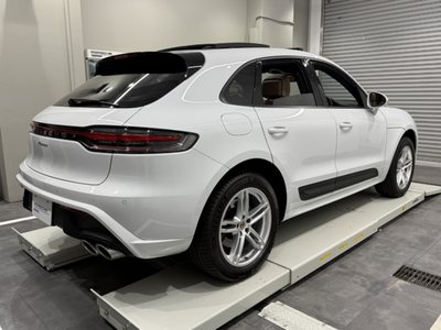 PORSCHE MACAN - 4