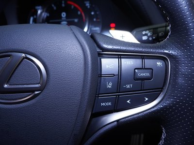 2021 Lexus LS — миниатюра 24