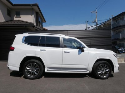 TOYOTA LAND CRUISER 300 - 6