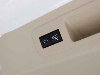 2023 Toyota LAND CRUISER 300 — миниатюра 12