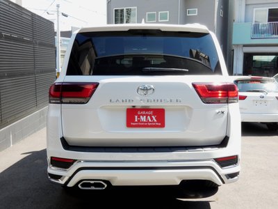 TOYOTA LAND CRUISER 300 - 8