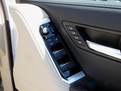 2023 Toyota LAND CRUISER 300 — миниатюра 14