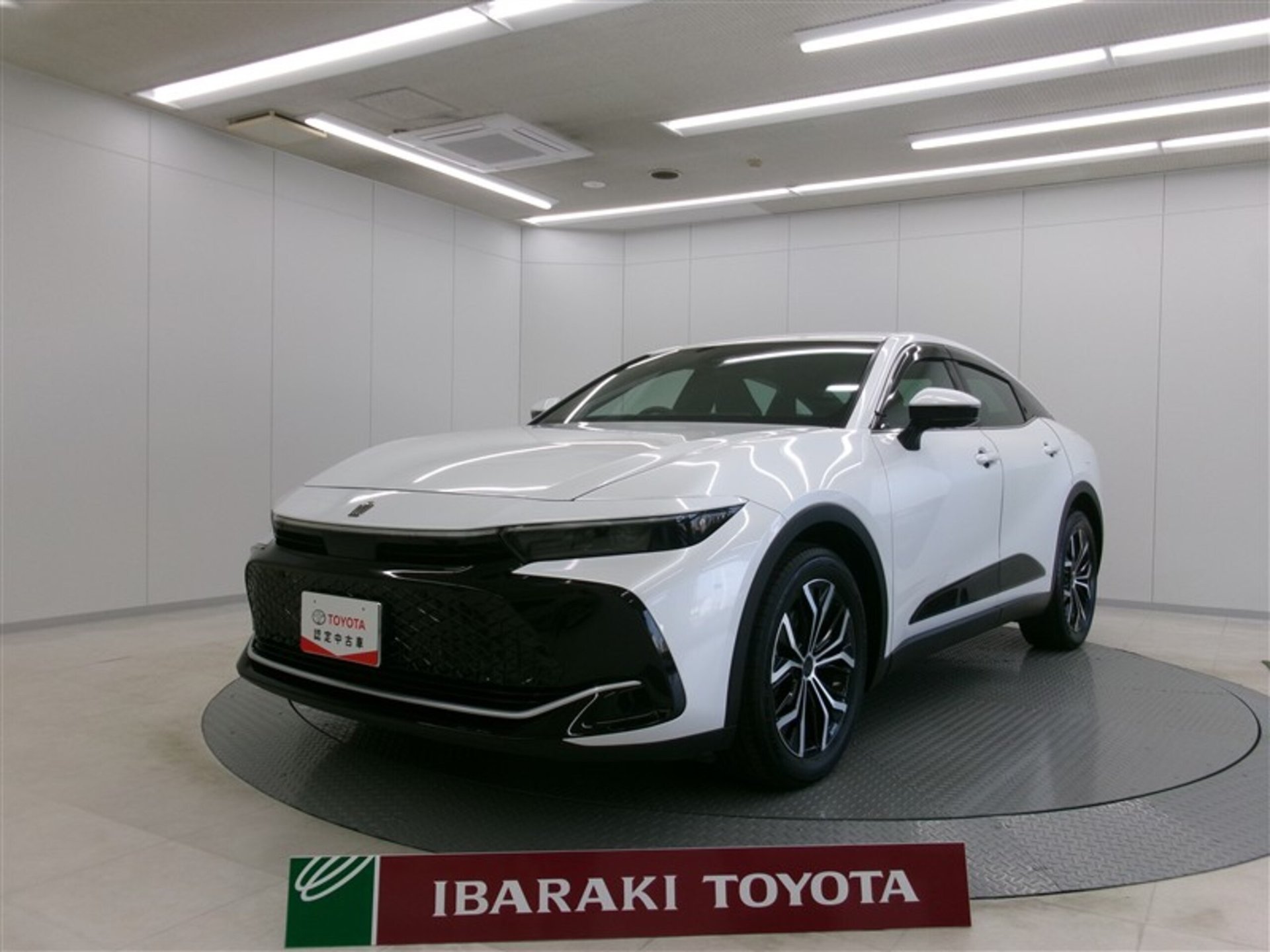 TOYOTA CROWN CROSSOVER - View 1