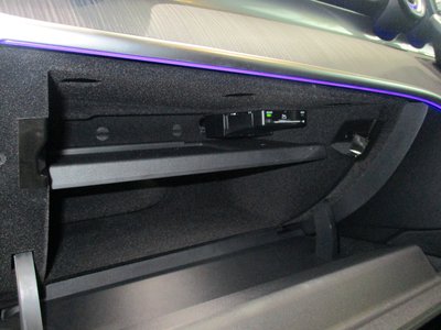 2026 Mercedes-BENZ C-CLASS — миниатюра 32