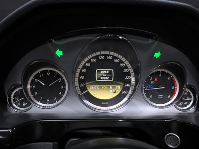 MERCEDES-BENZ E-CLASS - 8