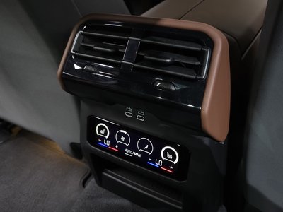 2025 BMW 5 SERIES thumbnail 31