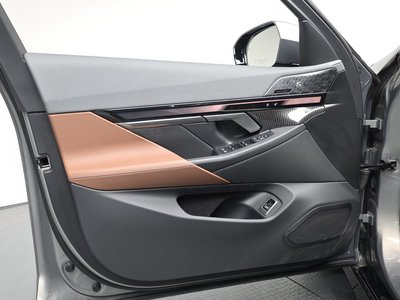 2025 BMW 5 SERIES thumbnail 14