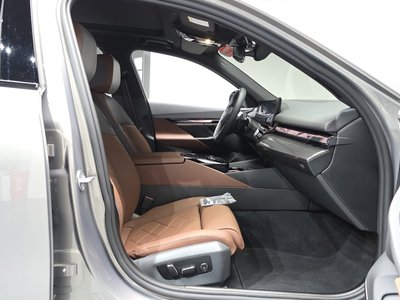 2025 BMW 5 SERIES thumbnail 16